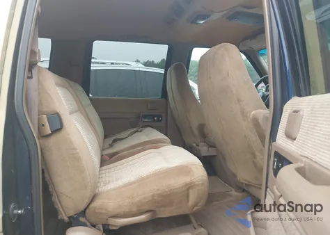 1994 Chevrolet Suburban K1500 z USA, uszkodzony, nr VIN 1GNFK16K7RJ413471